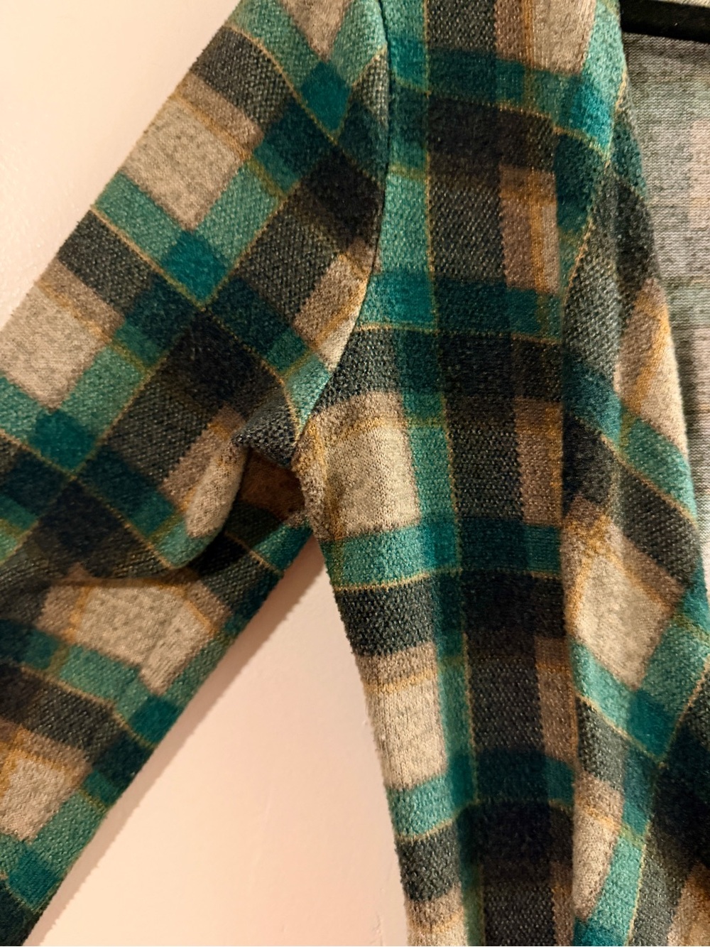Grace & Emma Plaid Green and Mustard Cozy Women’s Cardigan Size Medium